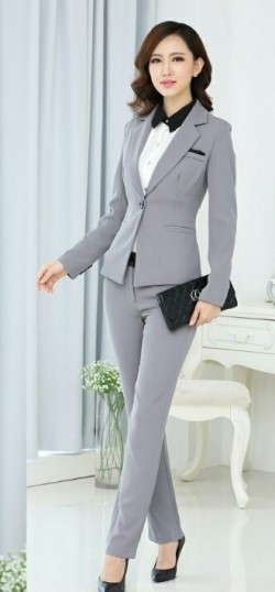 Stelan jas wanita +kemeja putih Rp 2.750.000